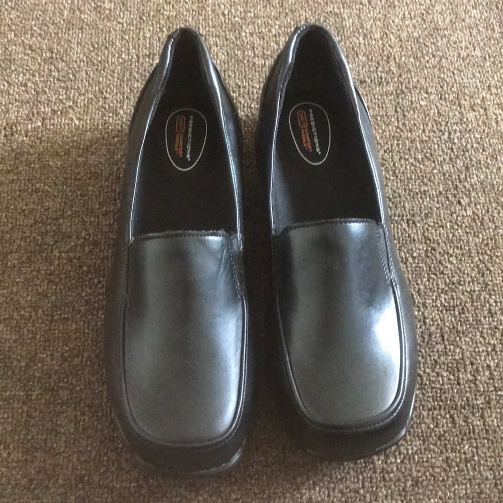 Slip resistant work shoes